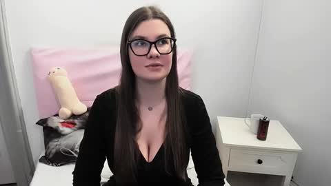 CarolineAmore online show from March 4, 4:13 pm