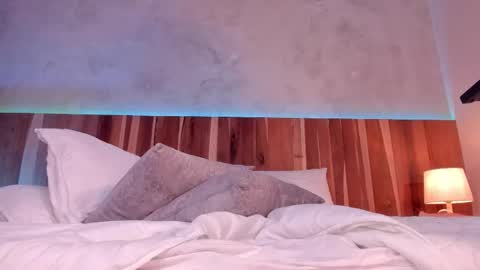 Snapshot of carolineejoness chatting on December 13, 7:53 pm Caroline online show from December 13, 7:53 pm