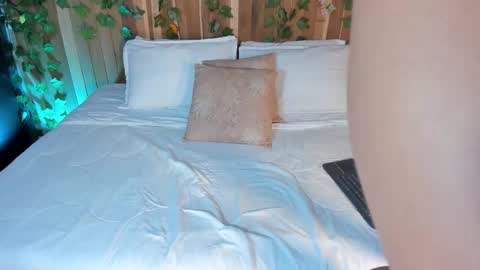 Caroline online show from February 2, 7:23 pm