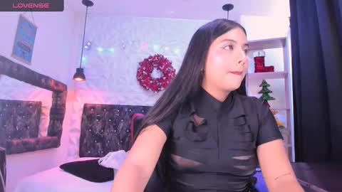 Snapshot of carolinescoth_dl chatting on December 7, 5:31 pm Caroline Scoth online show from December 7, 5:31 pm