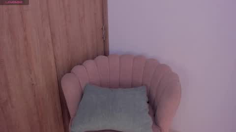 carolinna_ online show from November 6, 12:50 pm