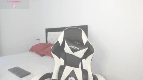 CarolinneFiotti online show from December 20, 7:43 pm