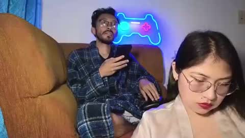 Snapshot of caroll_luna chatting on December 4, 9:40 am kitty online show from December 4, 9:40 am