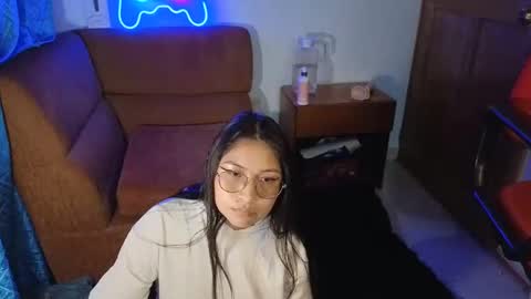 Snapshot of caroll_luna chatting on December 12, 8:25 am kitty online show from December 12, 8:25 am