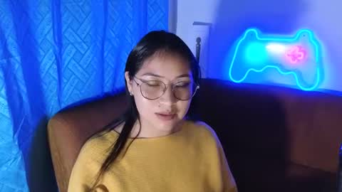 Snapshot of caroll_luna chatting on December 14, 1:39 am kitty online show from December 14, 1:39 am