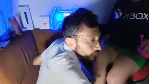 Snapshot of caroll_luna chatting on December 16, 6:53 am kitty online show from December 16, 6:53 am