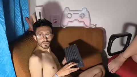 Snapshot of caroll_luna chatting on December 16, 9:57 am kitty online show from December 16, 9:57 am