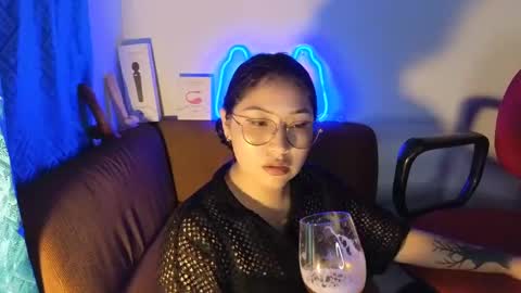 Snapshot of caroll_luna chatting on December 17, 4:12 am kitty online show from December 17, 4:12 am