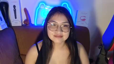 Snapshot of caroll_luna chatting on December 20, 9:11 am kitty online show from December 20, 9:11 am