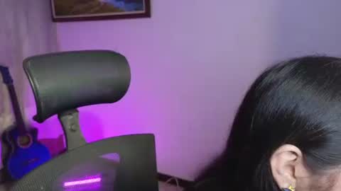 Snapshot of caroll_luna chatting on November 10, 2:43 am kitty online show from November 10, 2:43 am