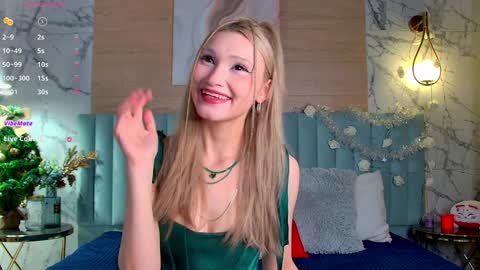 Snapshot of carolreeves chatting on December 31, 5:44 am Carol online show from December 31, 5:44 am