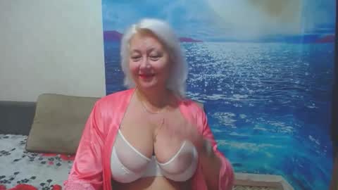 Snapshot of caroncapella chatting on October 26, 11:27 am VicunaCool online show from October 26, 11:27 am