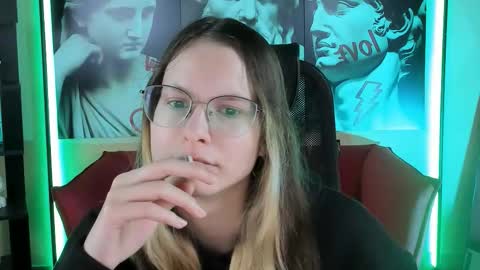 Snapshot of carrie_roses chatting on September 15, 4:12 am carrie_roses online show from September 15, 4:12 am