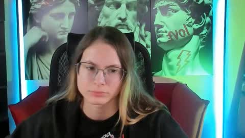 Snapshot of carrie_roses chatting on September 16, 4:13 am carrie_roses online show from September 16, 4:13 am