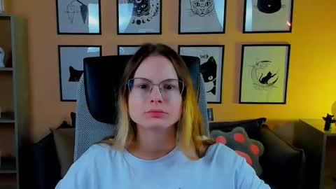 Snapshot of carrie_roses chatting on September 19, 4:14 am carrie_roses online show from September 19, 4:14 am