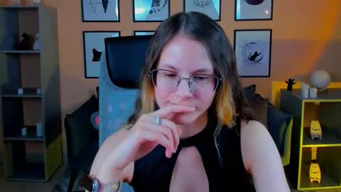 Snapshot of carrie_roses chatting on October 15, 4:56 am carrie_roses online show from October 15, 4:56 am