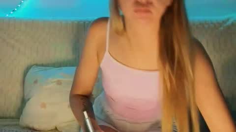 Snapshot of carriebradshawww chatting on September 20, 1:34 pm carriebradshawww online show from September 20, 1:34 pm