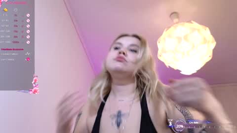 Snapshot of caseyrobbinss chatting on December 14, 5:36 pm Casey Robbins online show from December 14, 5:36 pm