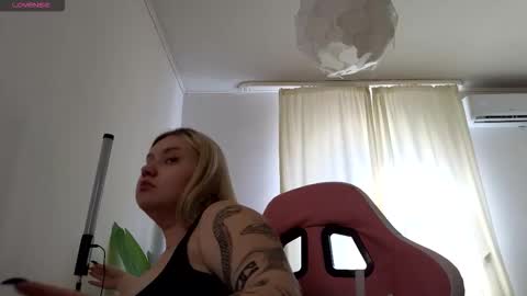 Snapshot of caseyrobbinss chatting on September 14, 6:01 am Casey Robbins online show from September 14, 6:01 am