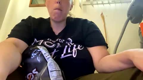 Snapshot of cashcoupllle chatting on September 12, 9:48 pm Cash Couple online show from September 12, 9:48 pm