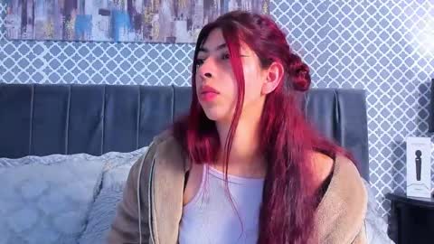 Snapshot of cassie_bloom chatting on February 26, 9:32 am cassie_bloom online show from February 26, 9:32 am