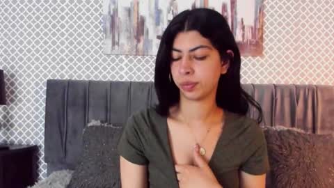 Snapshot of cassie_bloom chatting on November 11, 8:20 pm cassie_bloom online show from November 11, 8:20 pm