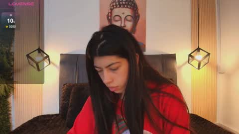 Snapshot of cassie_bloom chatting on December 13, 7:53 pm cassie_bloom online show from December 13, 7:53 pm