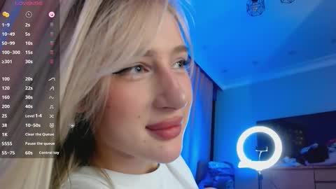 Snapshot of cassie_hunter chatting on December 2, 5:13 am Cassy Hunter online show from December 2, 5:13 am