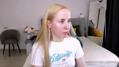 Snapshot of cassie_kelman chatting on October 25, 9:53 pm Cassie online show from October 25, 9:53 pm