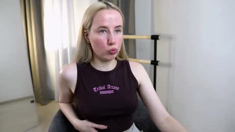 Snapshot of cassie_kelman chatting on November 15, 9:21 pm Cassie online show from November 15, 9:21 pm