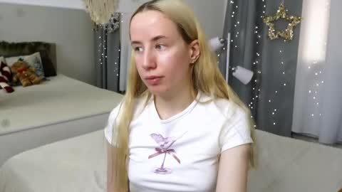 Snapshot of cassie_kelman chatting on December 15, 8:57 pm Cassie online show from December 15, 8:57 pm