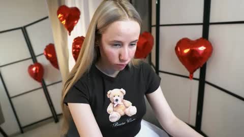 Snapshot of cassie_kelman chatting on February 13, 9:11 pm Cassie online show from February 13, 9:11 pm