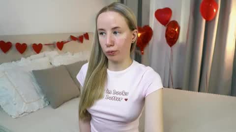 Snapshot of cassie_kelman chatting on February 14, 9:33 pm Cassie online show from February 14, 9:33 pm