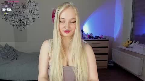 Snapshot of cassie_rosss chatting on February 24, 11:30 pm Cassie Rosss online show from February 24, 11:30 pm