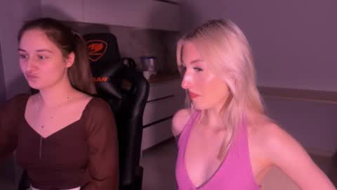 cassiekatherine_ online show from November 20, 9:31 am