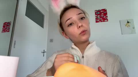 Olivia online show from March 6, 10:01 am