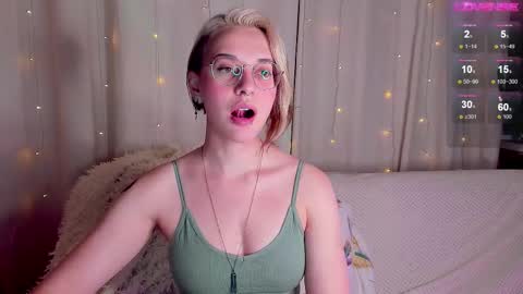 Ellie online show from November 3, 8:10 pm