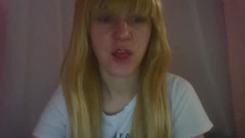 Snapshot of cat_2019 chatting on December 22, 11:31 pm cat_2019 online show from December 22, 11:31 pm