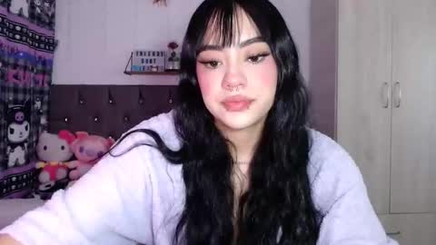 Snapshot of cat_mila_ chatting on November 11, 7:41 am Mila online show from November 11, 7:41 am