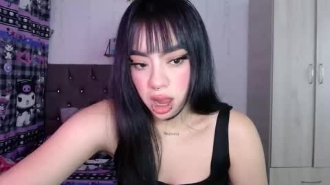 Snapshot of cat_mila_ chatting on December 3, 5:26 am Mila online show from December 3, 5:26 am