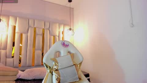 Snapshot of cataleya_sambrano chatting on October 8, 9:51 am Cataleya online show from October 8, 9:51 am