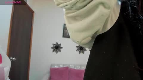 Snapshot of cataleya_sub_ chatting on September 20, 12:17 pm cataleya_sub_ online show from September 20, 12:17 pm