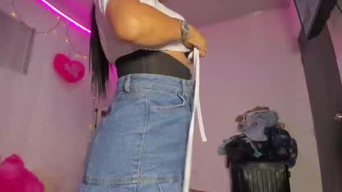 Snapshot of catalina_and_roger chatting on January 22, 11:10 pm Cata y Roger online show from January 22, 11:10 pm