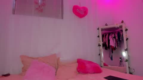 Snapshot of catalina_and_roger chatting on January 27, 8:39 pm Cata y Roger online show from January 27, 8:39 pm