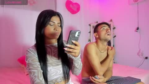 Snapshot of catalina_and_roger chatting on February 6, 5:35 am Cata y Roger online show from February 6, 5:35 am