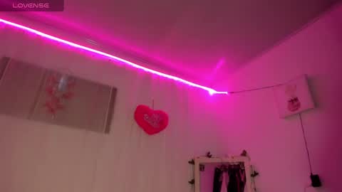 Snapshot of catalina_and_roger chatting on February 10, 6:03 pm Cata y Roger online show from February 10, 6:03 pm