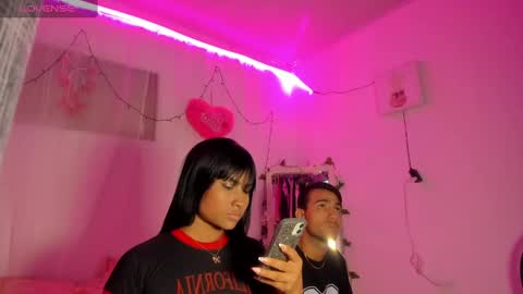 Snapshot of catalina_and_roger chatting on February 16, 3:26 am Cata y Roger online show from February 16, 3:26 am