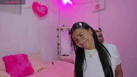 Snapshot of catalina_and_roger chatting on March 1, 4:04 am Cata y Roger online show from March 1, 4:04 am