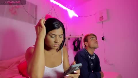 Snapshot of catalina_and_roger chatting on March 9, 9:46 pm Cata y Roger online show from March 9, 9:46 pm