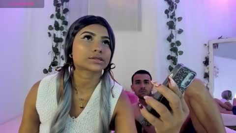 Snapshot of catalina_and_roger chatting on October 10, 4:50 pm Cata y Roger online show from October 10, 4:50 pm